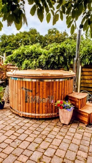 Badtunna i glasfiber med integrerad kamin termo trä Wellness Royal (1)