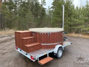 Badtunna i plast på släpvagn (5)